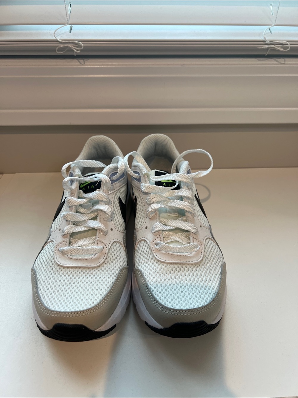 Women’s Nike Air White & Black Athletic Shoes - Picture 2 of 4